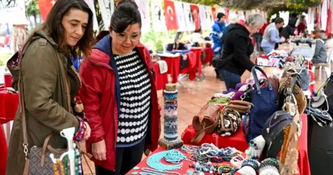 İzmir Bornova’da yılbaşı hediyelik eşya günleri