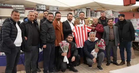 Başkan adayı Mustafa Çiçek'ten sosyete pazarı esnafına ziyaret