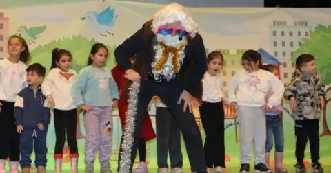 Çayırova'da yıl sonu çocuk tiyatroları Prof. Dr. Necmettin Erbakan Kültür Merkezi'nde sahnelendi
