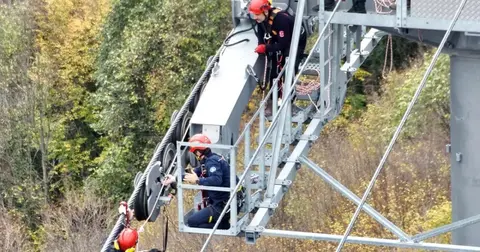 Kocaeli'de teleferik hattında nefes kesen kurtarma tatbikatı