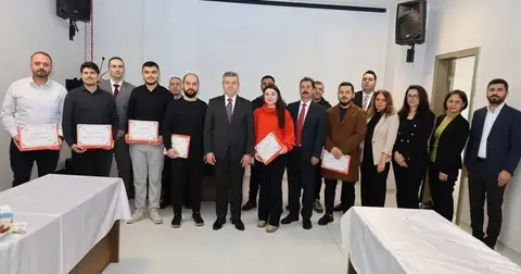 Artvin'de tütün kullanımını bırakan 15 kişiye Vali Ergün'den teşekkür