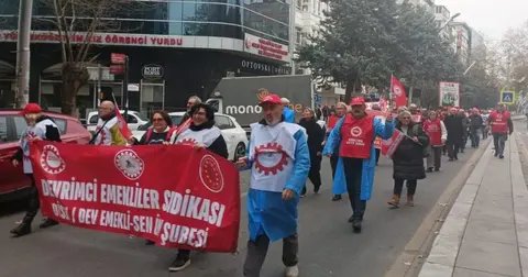Emekliler Samsun'dan Ankara'ya yürüdü... Tandoğan Meydanı'nda hak mücadelesi