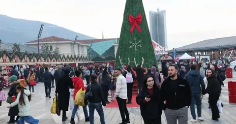 Bursa Osmangazi Meydanı’nda Yeni Yıl Festivali coşkusu