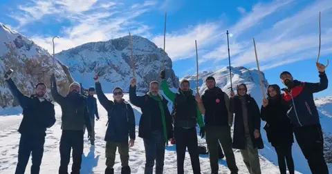 Batman'da Harrut Yaylası’na karlı yolda 4 saatlik tırmanış