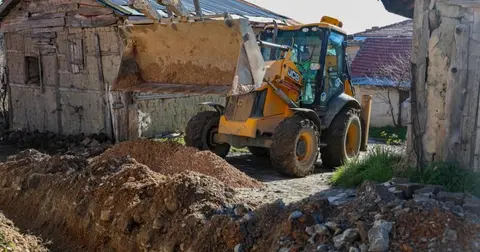 SASKİ, Alballar Mahallesinde 2 km uzunluğunda su hattı yapıyor