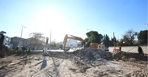 Denizli'de Sümer Mahallesi'nde Çal Caddesi üstyapı çalışmaları başladı