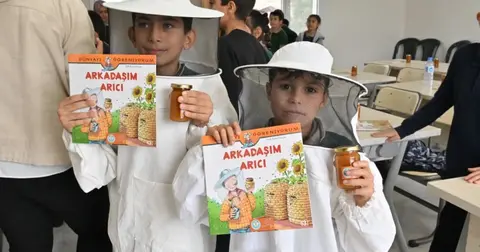 Manisa'da 675 öğrenci arıların dünyasını keşfetti