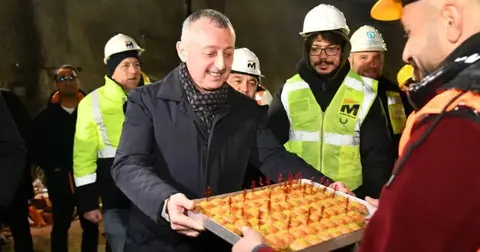 Kocaeli'de Başkan Büyükakın’dan baklavalı sürpriz ziyaretler