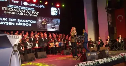 Teoman Alpay şarkıları mest etti