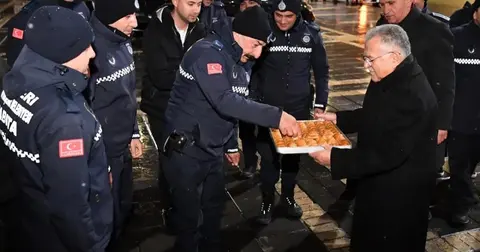 Memduh Büyükkılıç'tan yılbaşında gece mesaisi