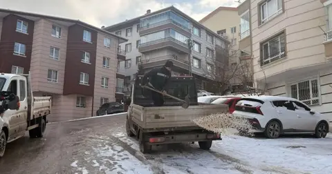 Ankara Keçiören’de karla mücadele 7/24 devam ediyor