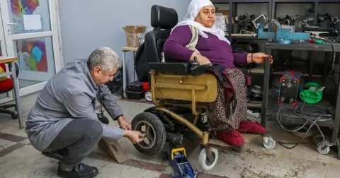 Diyarbakır'da Tekerlekli Sandalye Tamir Atölyesi’nde 600 engelliye ücretsiz hizmet