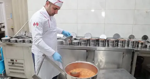 Gebze Belediyesi'nin aşevi aylık 7.800 öğün yemek hizmeti veriyor