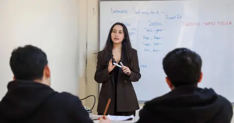 Antalya'da  gençlere eğitim desteği sürüyor