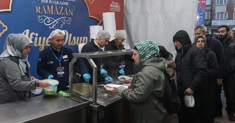 Bursa Büyükşehir Belediyesi Ramazan'da Dört Noktada İftar Sofrası Kuruyor