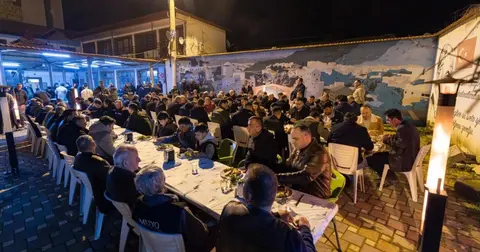 Başkan Tugay Kemalpaşalılarla sahur sofrasında buluştu