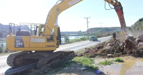 Antalya’da yağış sonrası yollarda bakım-onarım çalışması