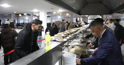 AİÇÜ’de ilk iftar öğrencilerle açıldı