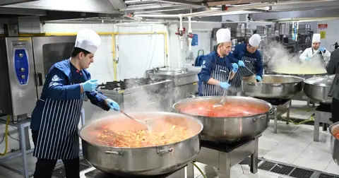 Bursa’da BURFAŞ Ramazan boyunca yemek dağıtımını sürdürüyor