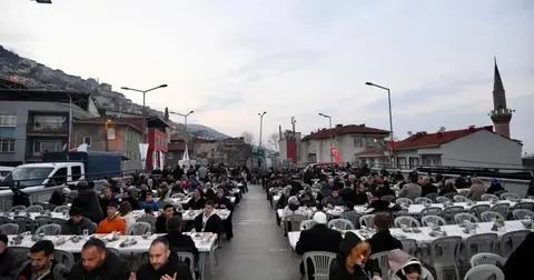 Osmangazi Belediyesi Ramazan’da mahalle iftarları ve orta oyunu düzenledi