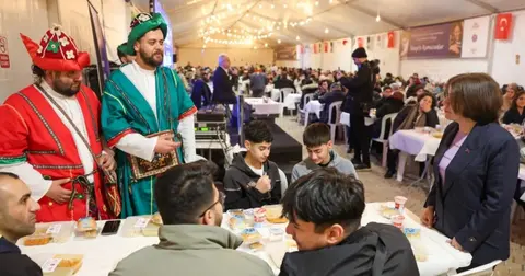 Maltepe'de Cumhuriyet Meydanı'nda Ramazan İftar Çadırı Hizmet Veriyor