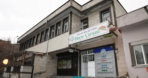 Talas Belediyesi Ramazan'da 70 öksüz yetime kıyafet çeki dağıtı