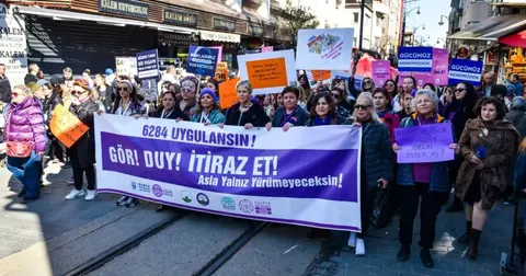 Bursa Büyükşehir Belediyesi ve Kent Konseyi 8 Mart Kadınlar Günü Yürüyüşü Düzenledi
