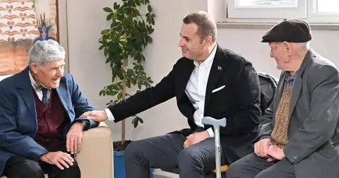 Balıkesir'de Bayram Namazı Sonrası Resmi Ziyaretler Yapıldı