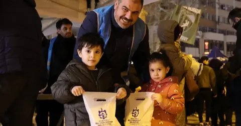 Kocaeli Büyükşehir Belediyesi Kadir Gecesi’nde Kandil Simiti Dağıttı