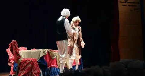 Kibarlık Budalası Sakarya’da sahnelendi