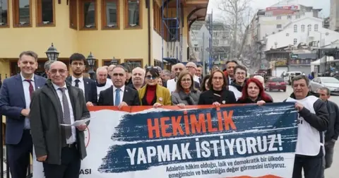 Bursa’da hekimlerden 'sağlık hakkı' yürüyüşü