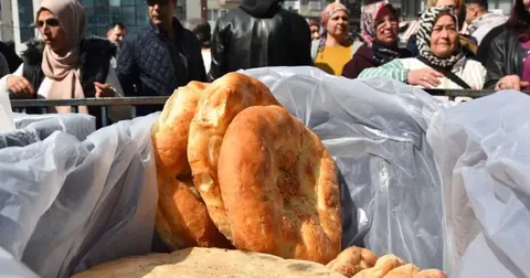 Manisa Gördesliler'den iki saatte 2 bin pide