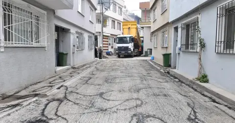 Bursa Osmangazi’de sokaklardaki yollar yenileniyor