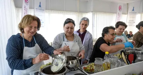 İzmir'de Mahalle Mutfağı açıldı