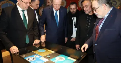 Cumhurbaşkanı Erdoğan, nadir cep saatlerini inceledi