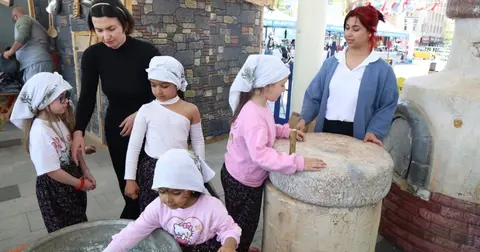 Kocaeli'de minik eller hamur yoğurdu