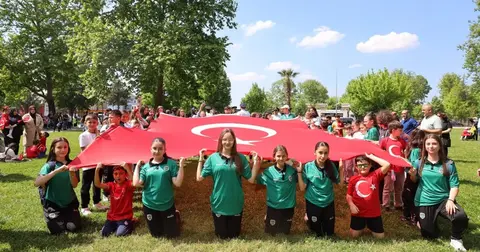Sakarya'da 19 Mayıs şenliği Aziz Duran Parkı'nda gerçekleşti
