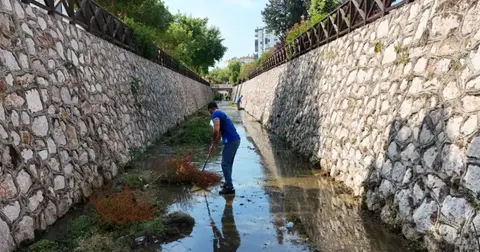 Antalya Konyaaltı’nda kapsamlı kanal temizliği