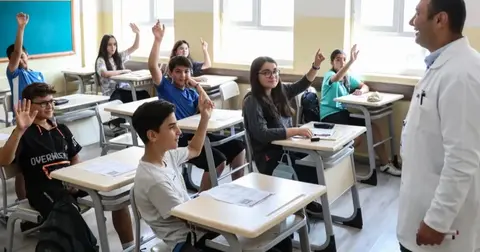 Derslerin saatleri değişti! Resmi Gazete’de yayımlandı