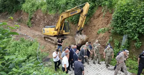 Artvin Valisi Ergün, Gürcistan sınırındaki Kemalpaşa’da incelemelerde bulundu