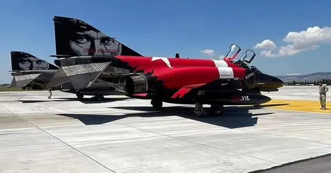 Türk Hava Kuvvetleri'nin iki F-4E/2020 uçağı Belçika Hava Kuvvetleri Günü'nde statik sergide
