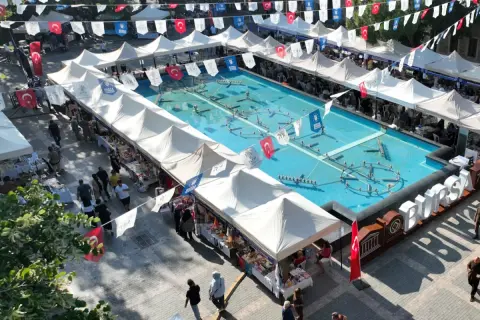 Bursa'da Meydan Kadınlar Dayanışma Pazarının 18. Etkinliği 52 Stantla Düzenlendi