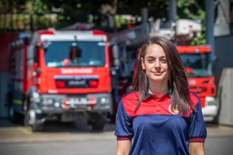 İzmir İtfaiyesi'nin ilk kadın şoförü Ayet Kütükbaş: 'Ben yapabiliyorsam başkaları da yapar'