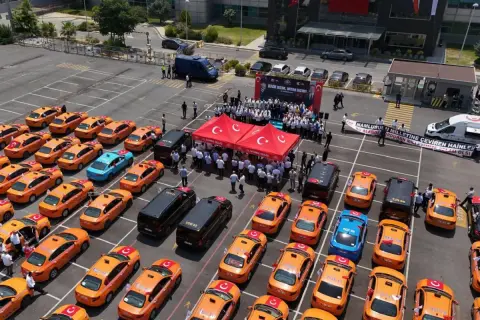 İstanbul'da 253 Taksılı Demokrasi Konvoyu 15 Temmuz Anısıyla Düzenlendi