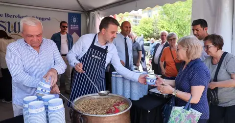 Bursa'da Muharrem ayı için aşure ikramı başladı