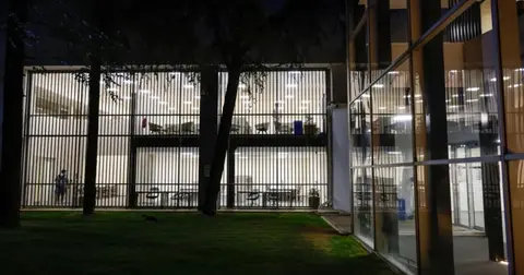 İzmir’de kitaplar ışığı söndürmüyor