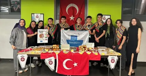 Bursa’da Yıldırım Ticaret MTAL, öğrencileri geleceğin mesleklerine hazırlıyor