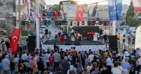 İzmir'de mahalle kültürü yeniden canlanıyor
