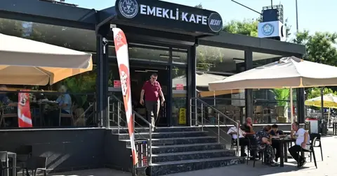Manisa'da Emekli Kafe kısa sürede gözde mekan oldu