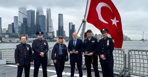 Türk Kökenli NYPD Polisleri Oruç Reis'i ziyaret etti